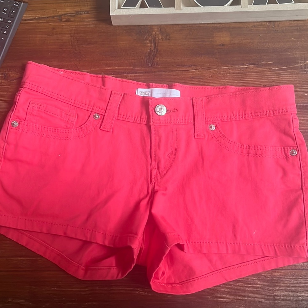 Levi’s shorts, fits like a 5, pink/coral